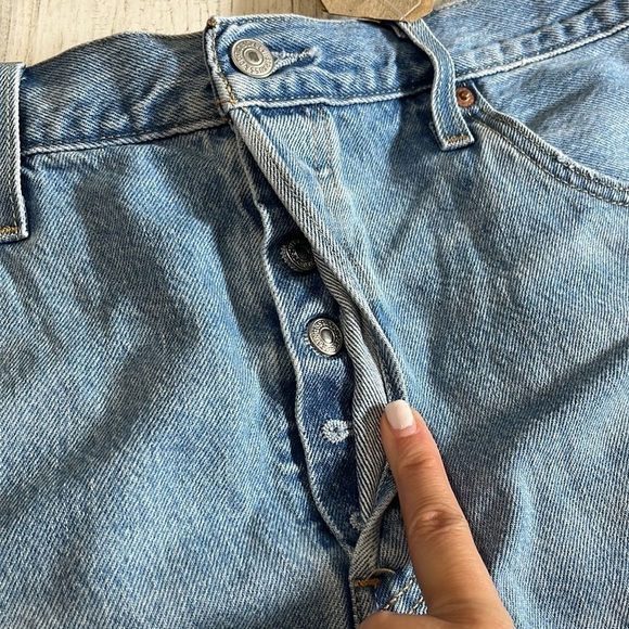 Levi’s 501 hi- rise shorts size 33.  NWT - Picture 4 of 10